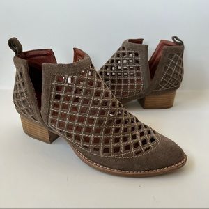 Jeffrey Campbell Perforated Leather Suede Ankle Booties Stacked Heel Size 8.5